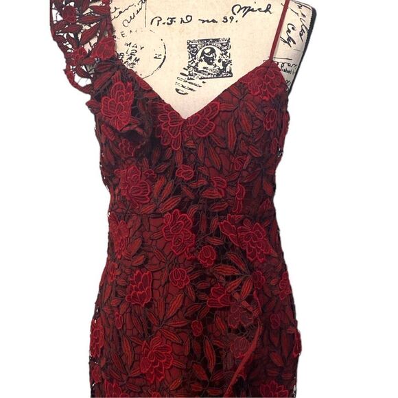 Guess Women's Scarlet Red Teegan Assymetrical Sleeve Lace Dress Size Small - Picture 2 of 8